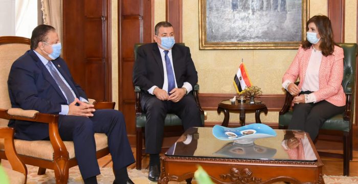 مع الوزيرة نبيلة مكرم وزيرة الهجرة قبل اطلاق مباردة "اتكلم مصرى" عام 2020