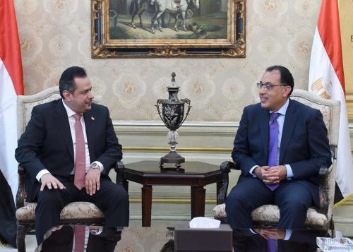 مع رئيس وزراء اليمن " الدكتور معين عبد الملك" فى الاستقبال الرسمى بمطار القاهرة 2020