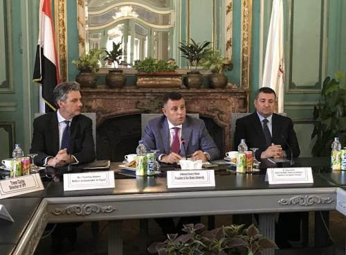 مع الدكنور محمود المتينى رئيس جامعة عين شمس وجيفرى أدمز السفير البريطانى بالقاهرة فى اجتماع بجامعة عين شمس عام 2019
