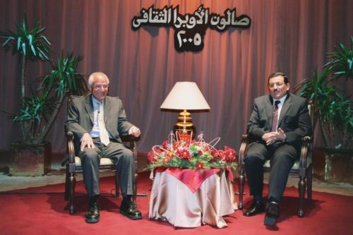 عالم الفضاء المصري الدكتور فاروق الباز فى الصالون الثقافى بالأوبرا عام 2005